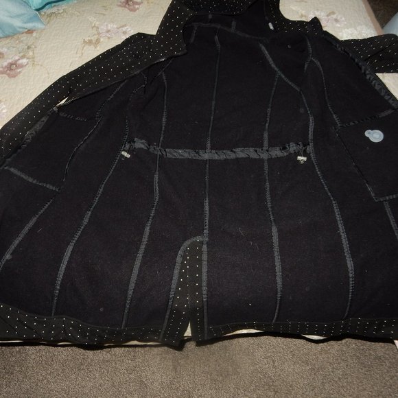 Lululemon jacket. - Picture 4 of 6